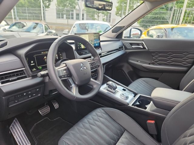 Mitsubishi Plug-in Hybrid Outlander 2025