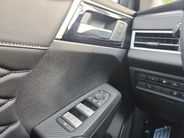 Mitsubishi Plug-in Hybrid Outlander 2025