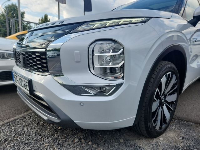 Mitsubishi Plug-in Hybrid Outlander 2025