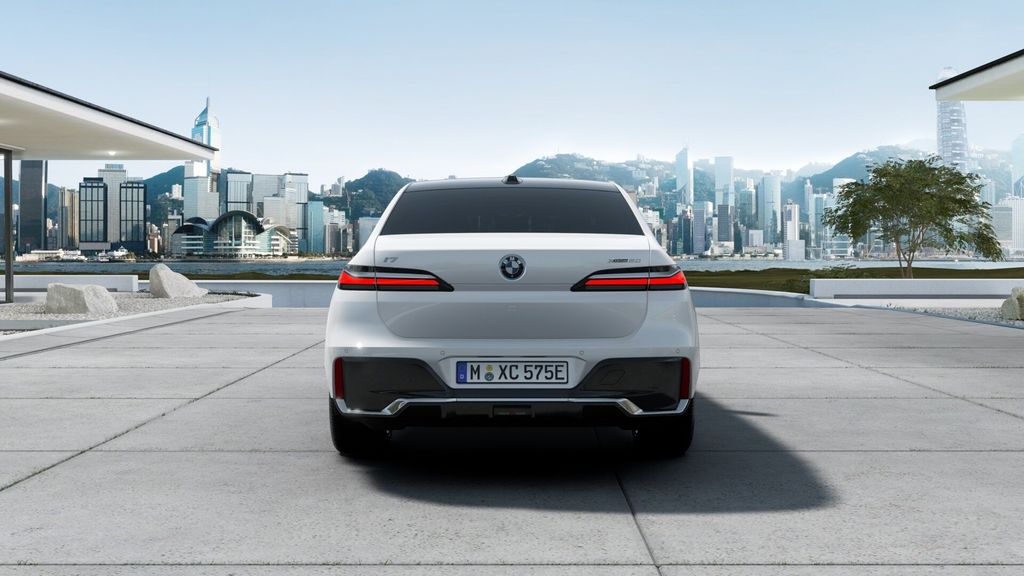 BMW i7 2025
