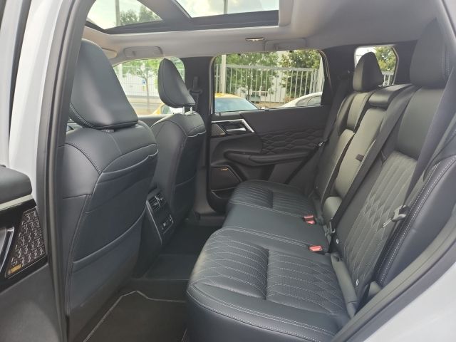 Mitsubishi Plug-in Hybrid Outlander 2025