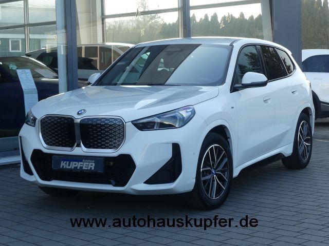 BMW iX1 2024