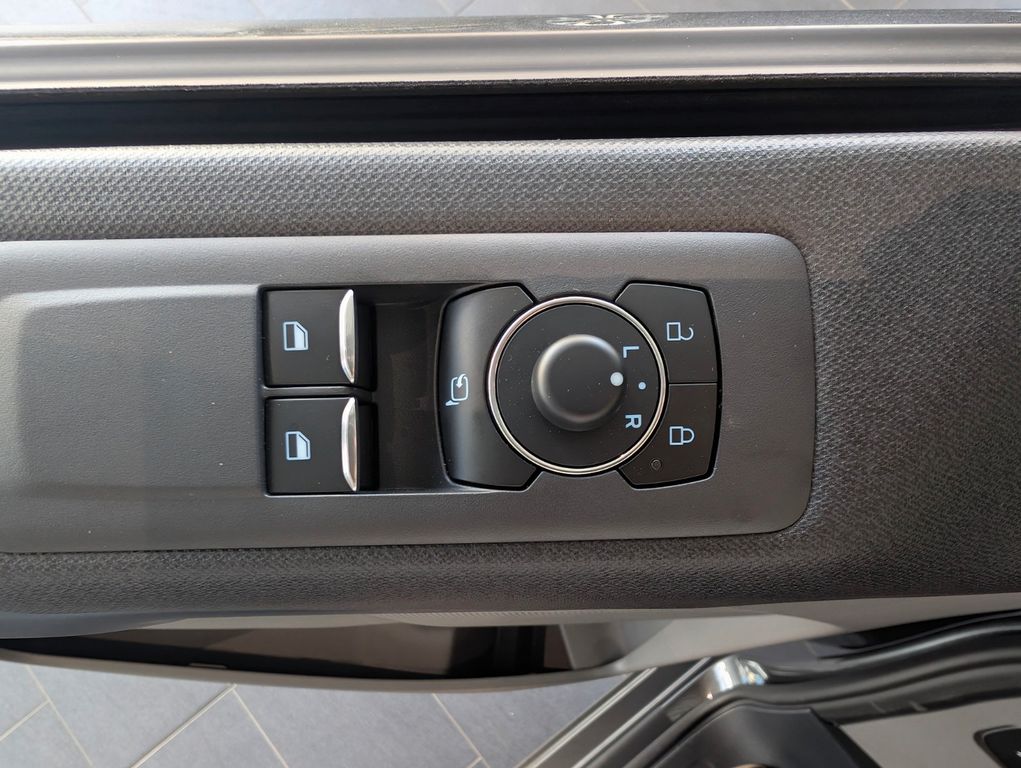 Ford Tourneo Custom 2025