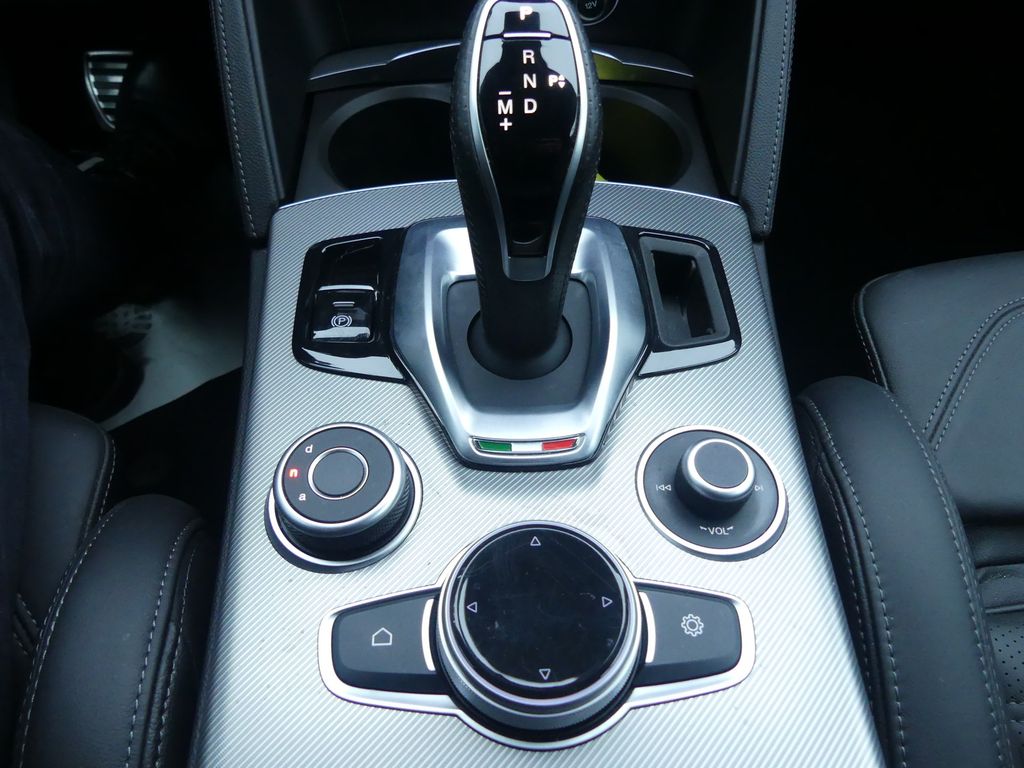 Alfa Romeo Stelvio 2023