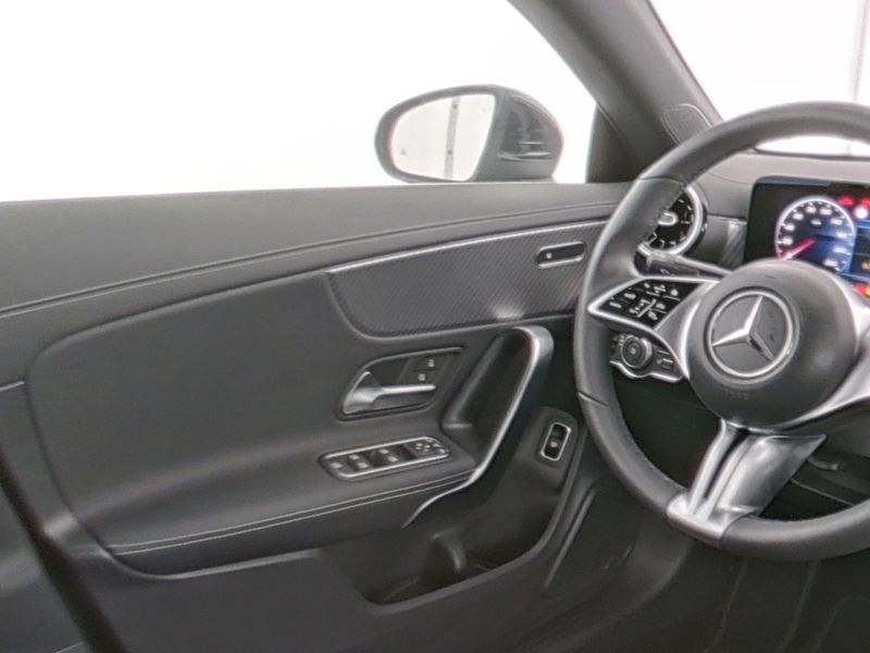 Mercedes-Benz CLA 180 2024