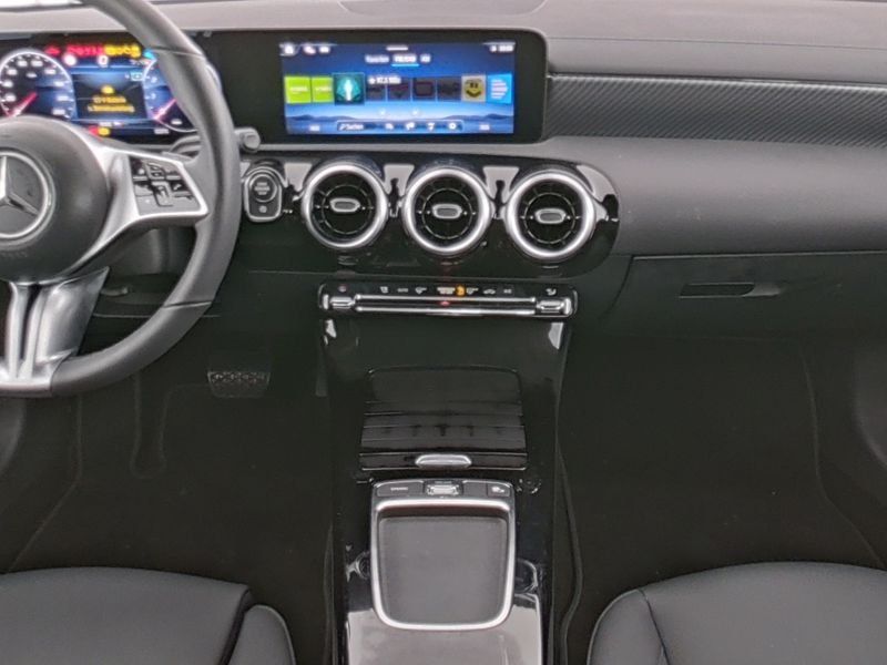 Mercedes-Benz CLA 180 2024