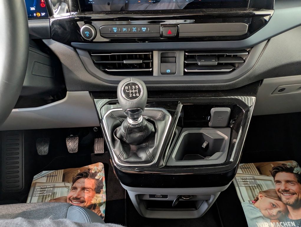 Ford Tourneo Custom 2025