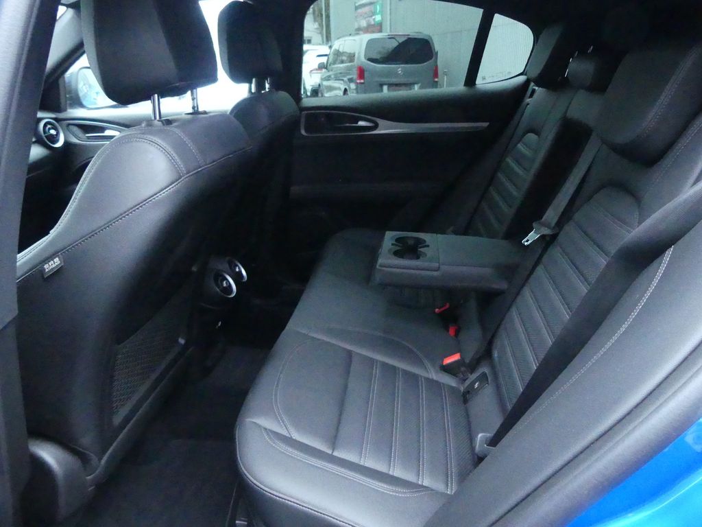 Alfa Romeo Stelvio 2023