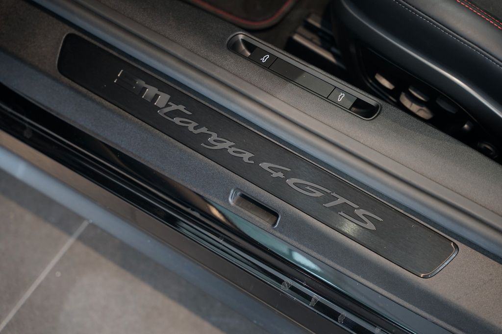 Porsche 992 2025