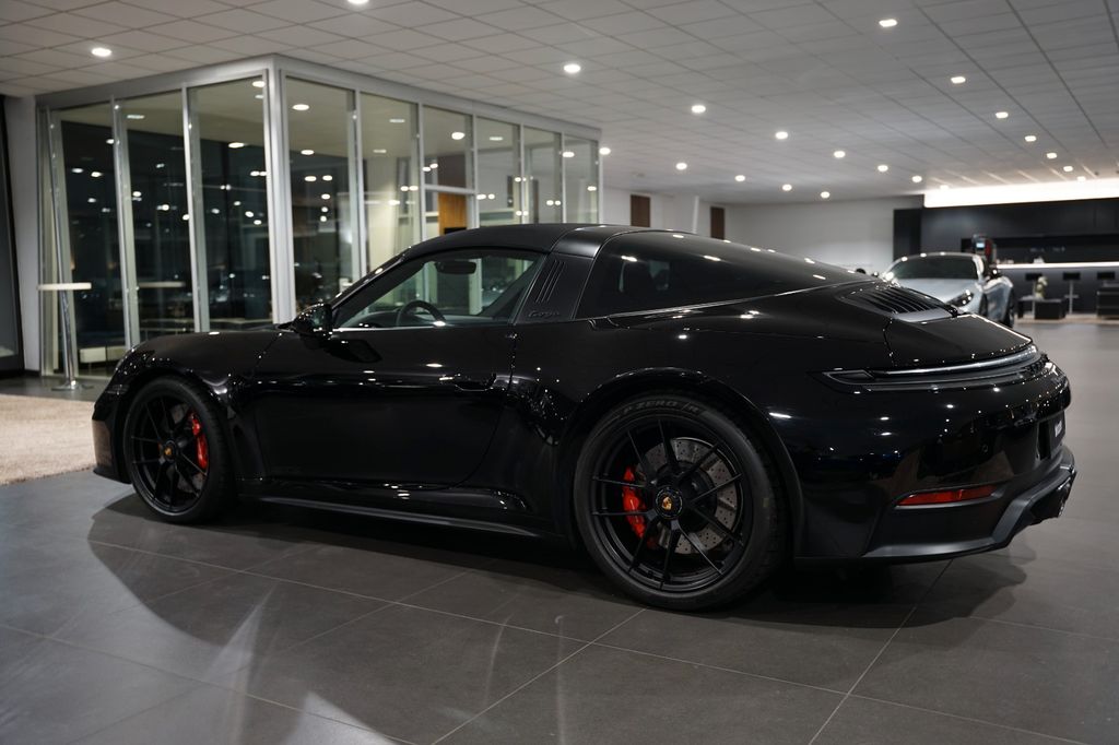 Porsche 992 2025
