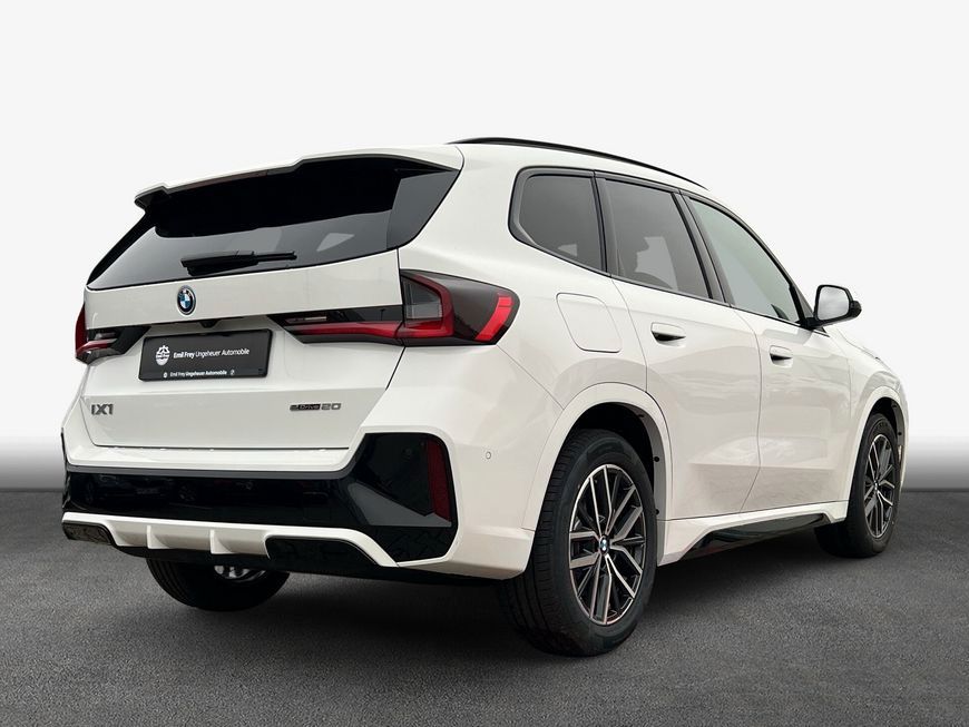 BMW iX1