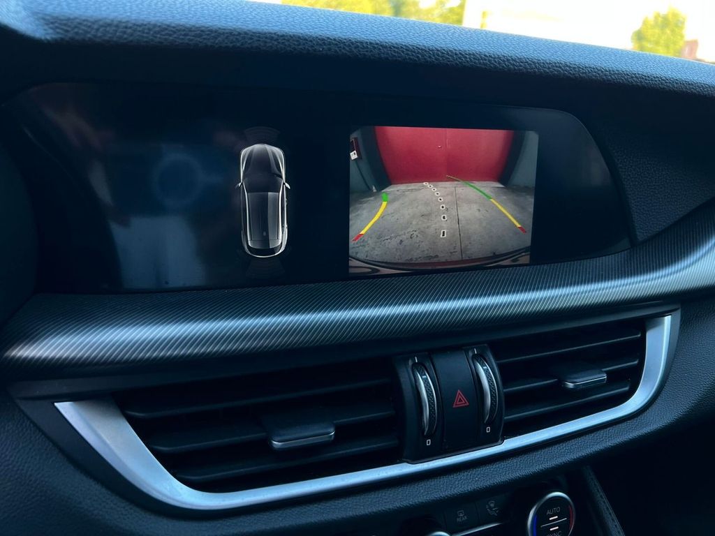 Alfa Romeo Stelvio 2021