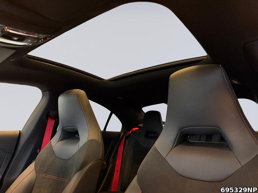 Mercedes-Benz CLA 35 AMG 2024