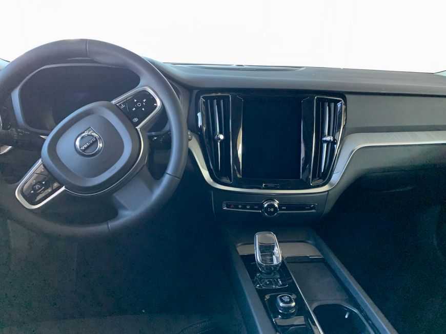 Volvo V60 2025