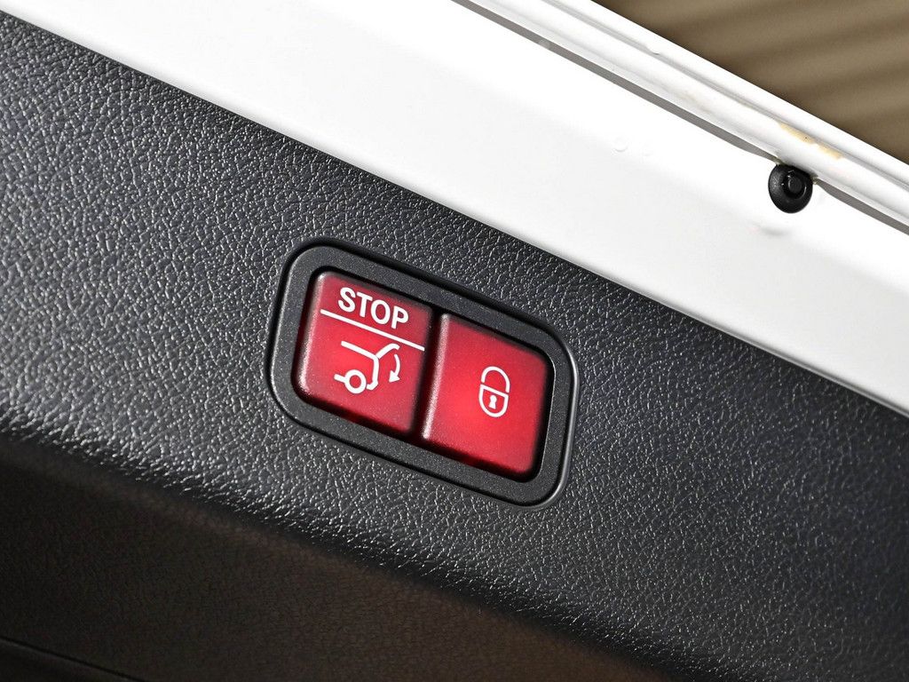 Mercedes-Benz E 220 2026