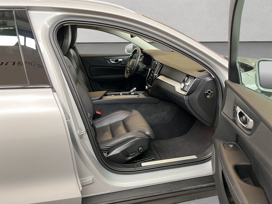 Volvo V60 Cross Country 2024