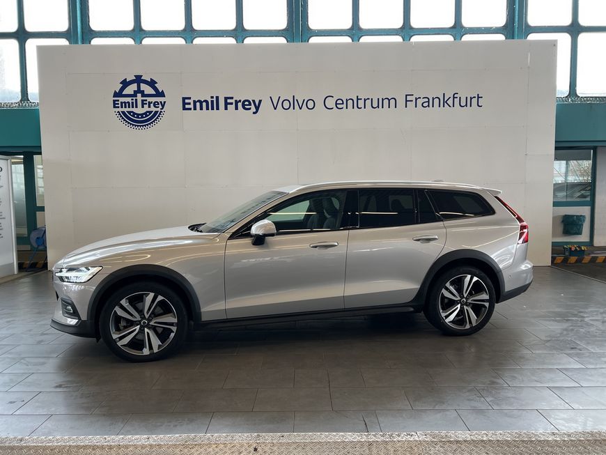 Volvo V60 Cross Country 2024