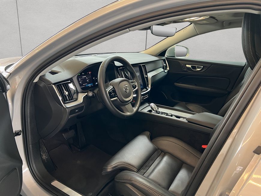 Volvo V60 Cross Country 2024