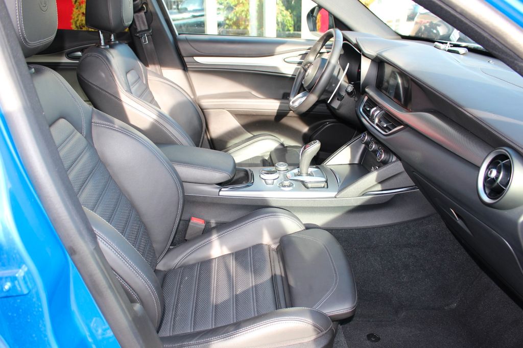 Alfa Romeo Stelvio 2023