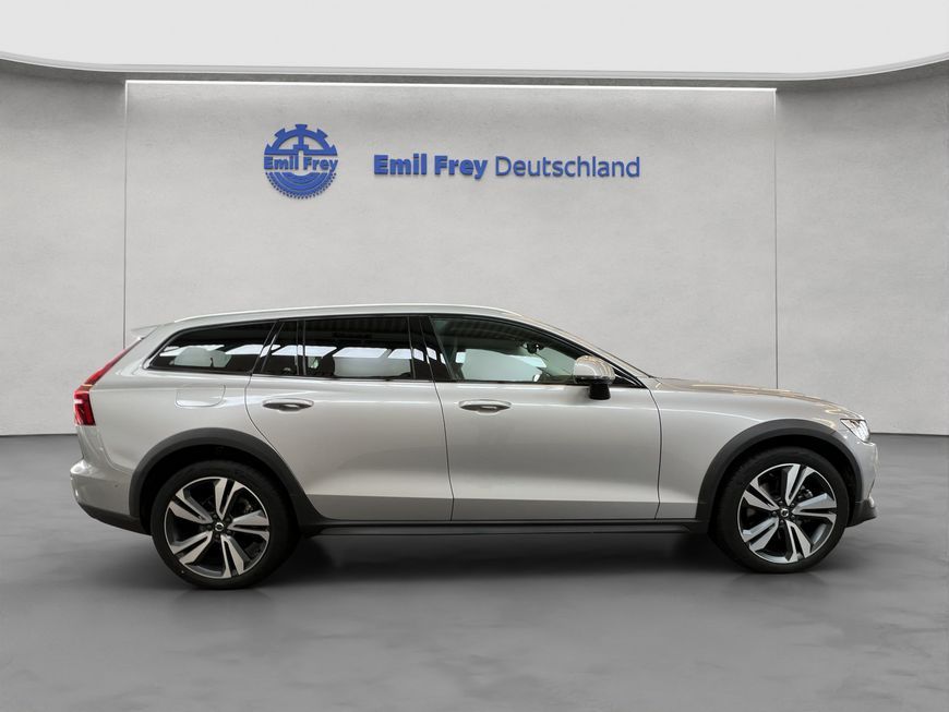 Volvo V60 Cross Country 2024