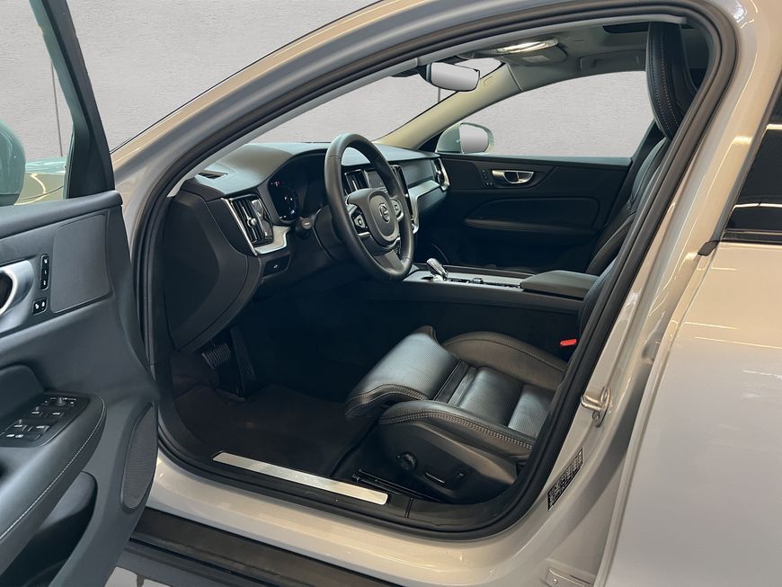 Volvo V60 Cross Country 2024