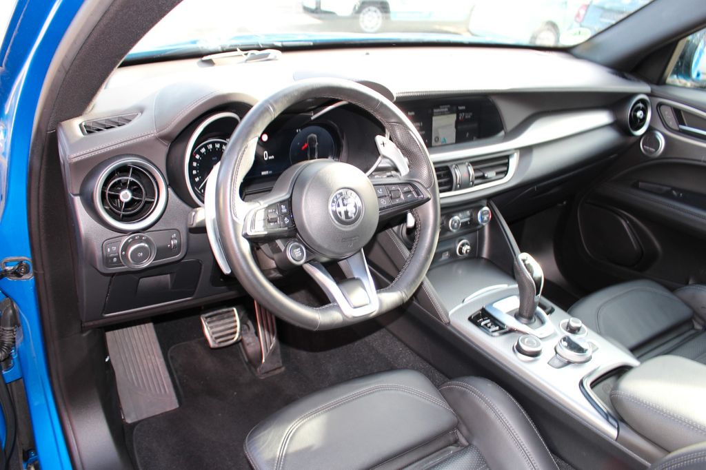 Alfa Romeo Stelvio 2023