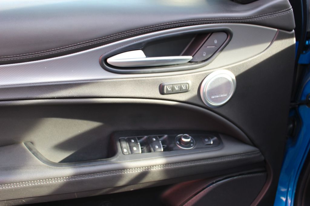 Alfa Romeo Stelvio 2023