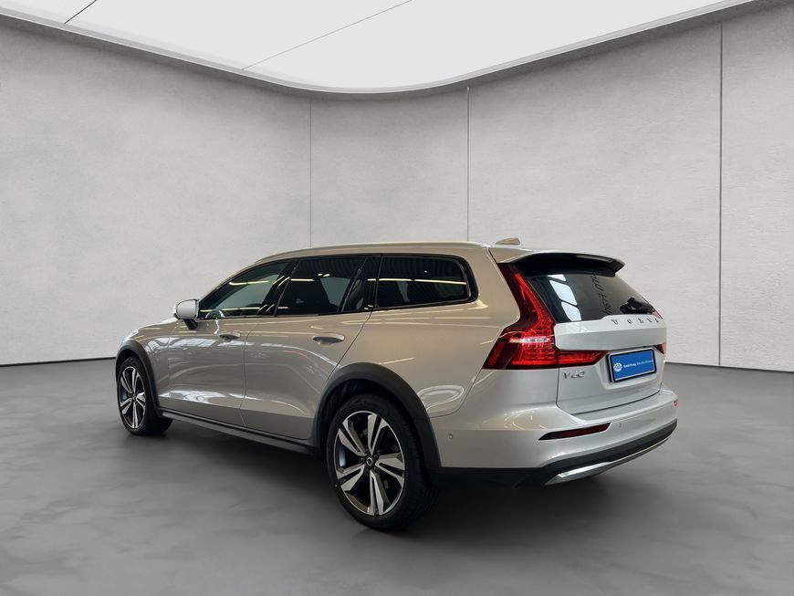 Volvo V60 Cross Country 2024