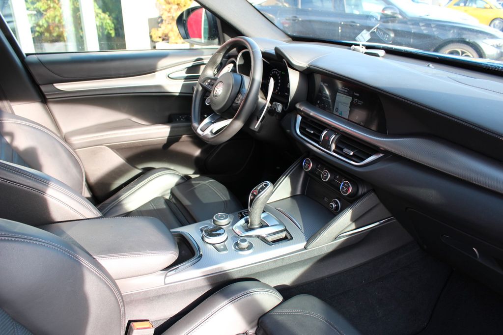 Alfa Romeo Stelvio 2023