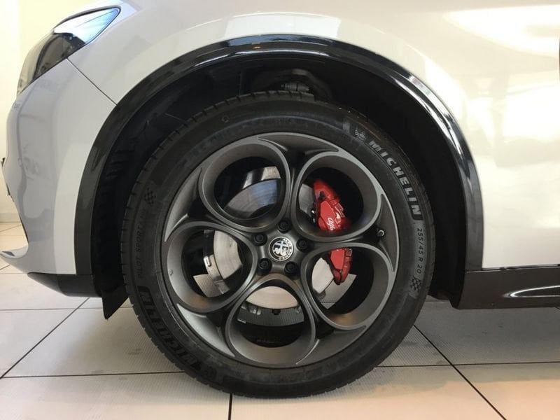 Alfa Romeo Stelvio 2025