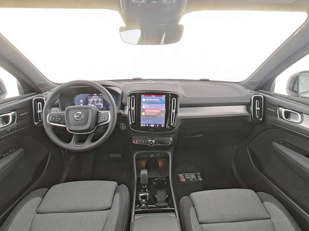Volvo XC40 2025