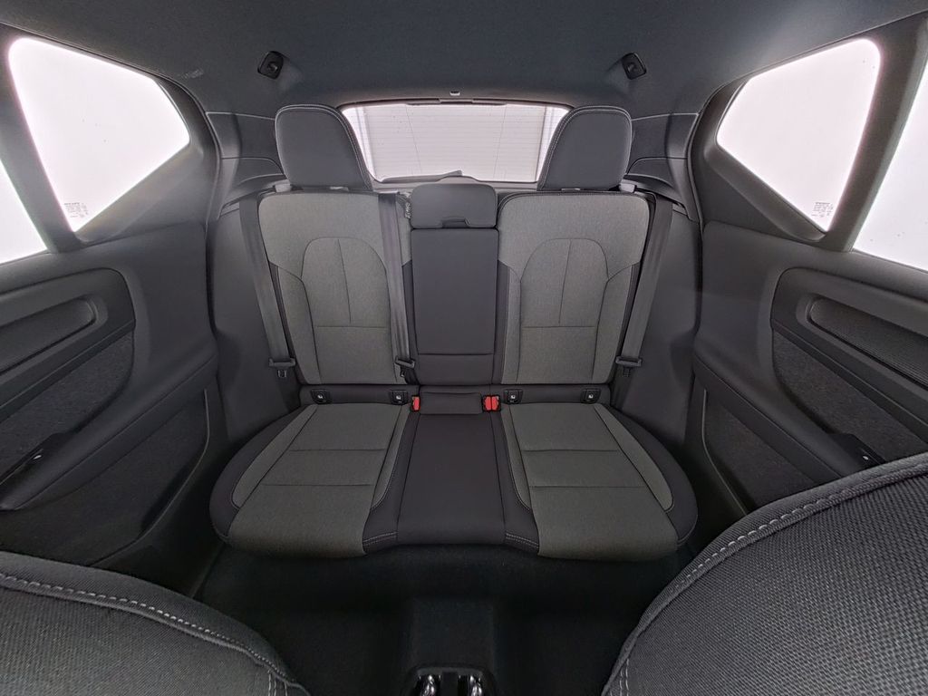 Volvo XC40 2025