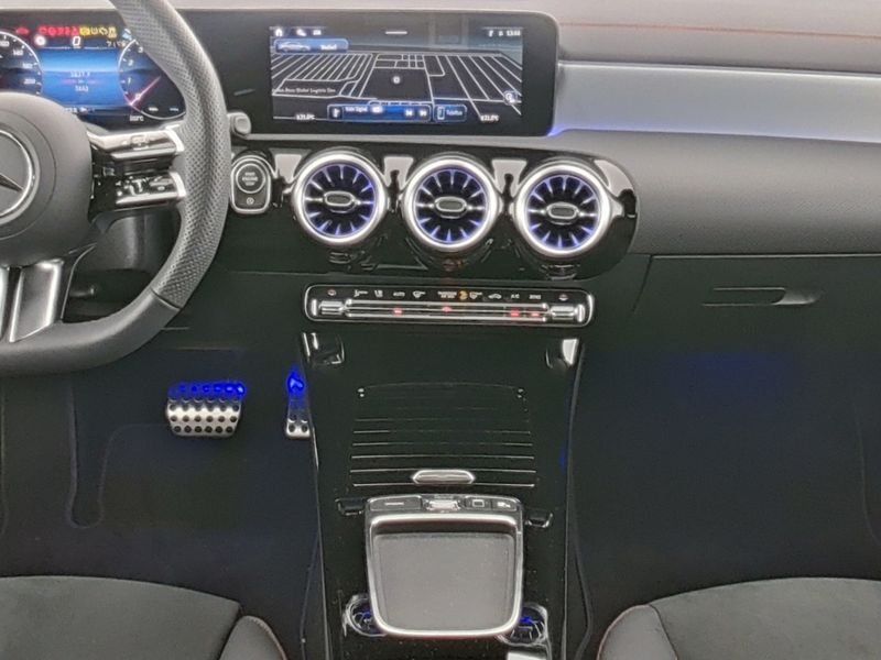 Mercedes-Benz CLA 200 2025