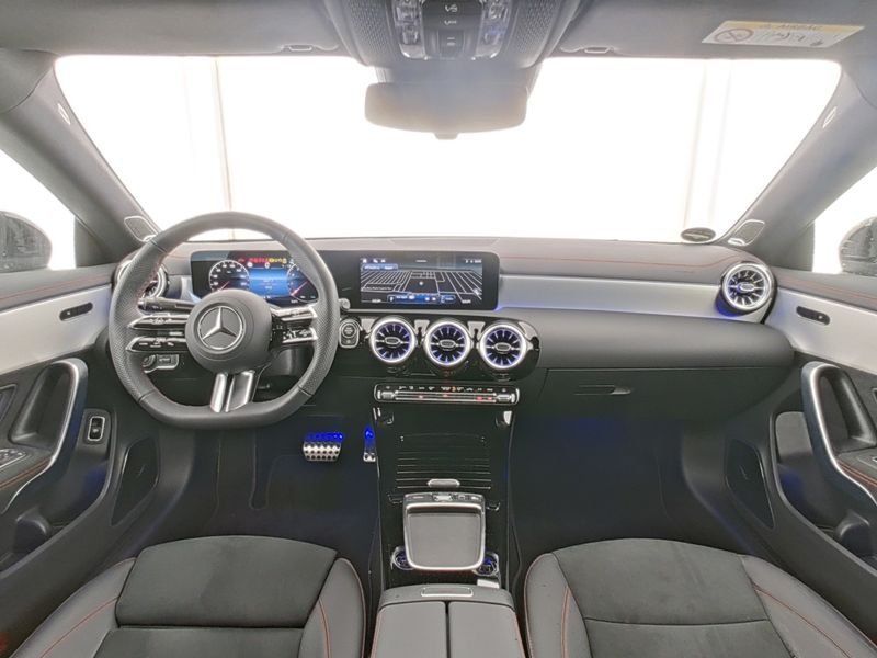 Mercedes-Benz CLA 200 2025