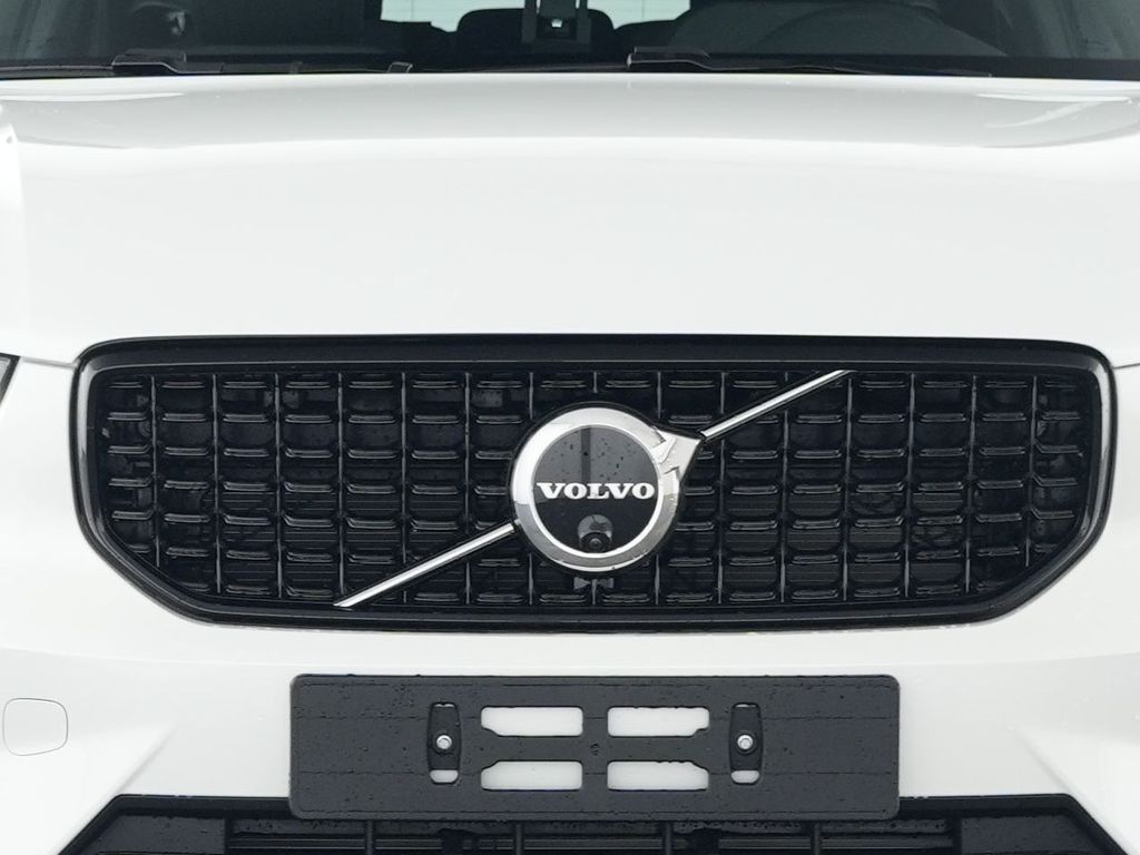 Volvo XC40 2025