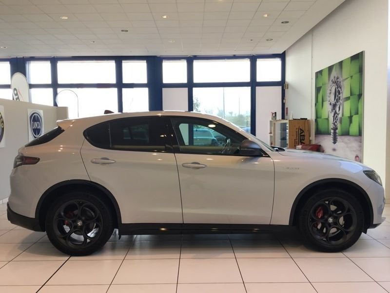 Alfa Romeo Stelvio 2025