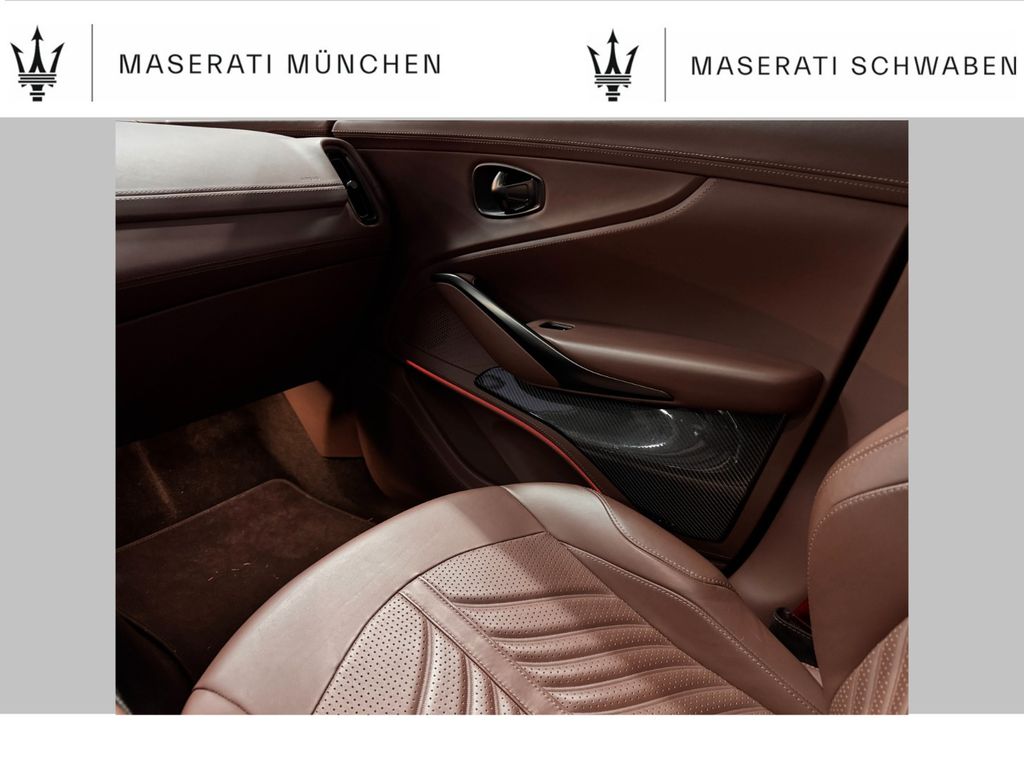 Aston Martin DBX 2024