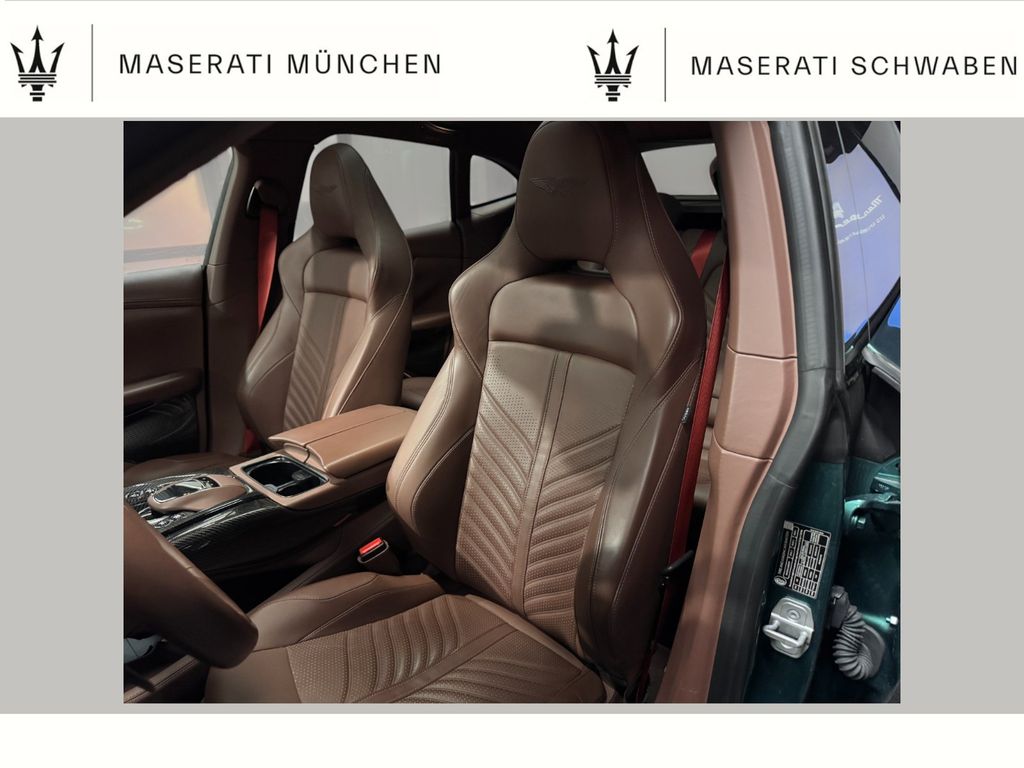 Aston Martin DBX 2024