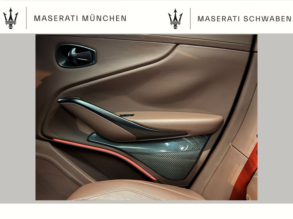 Aston Martin DBX 2024