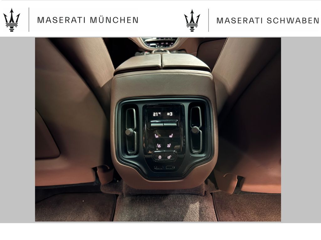 Aston Martin DBX 2024