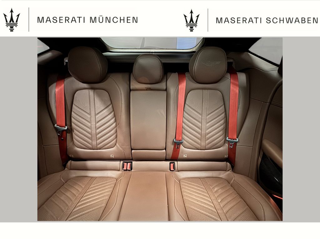 Aston Martin DBX 2024