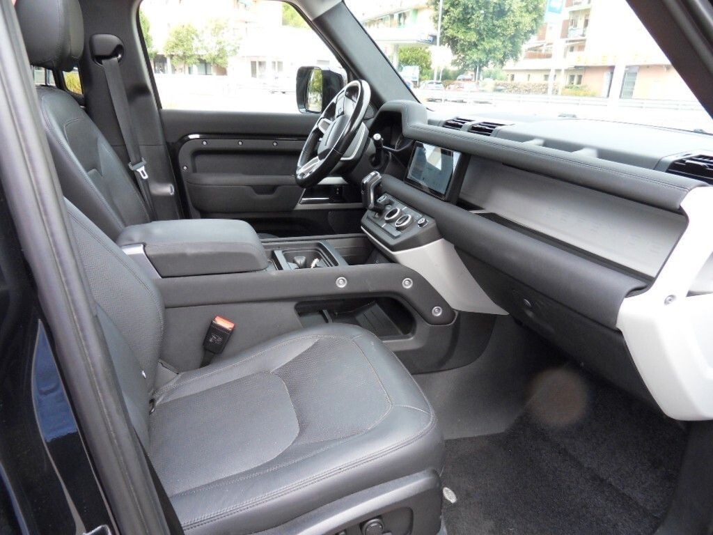 Land Rover Defender 2022