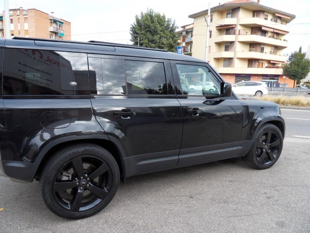 Land Rover Defender 2022