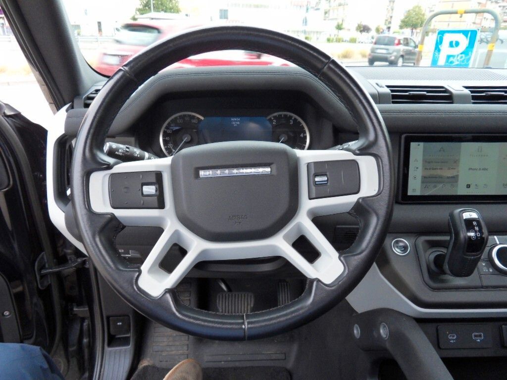 Land Rover Defender 2022