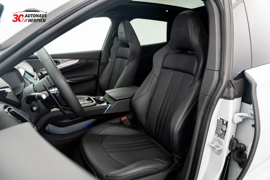 Aston Martin DBX 2025