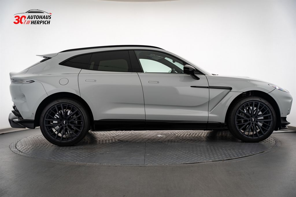 Aston Martin DBX 2025