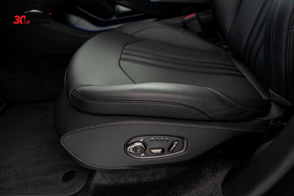 Aston Martin DBX 2025