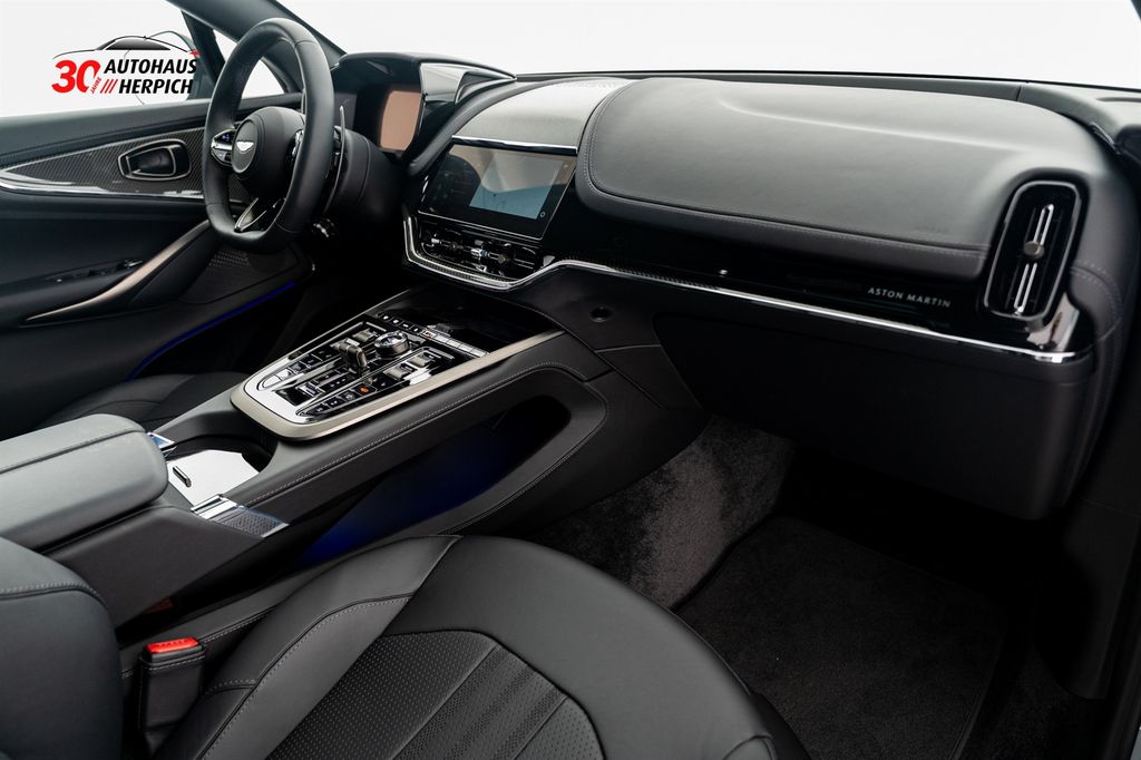 Aston Martin DBX 2025