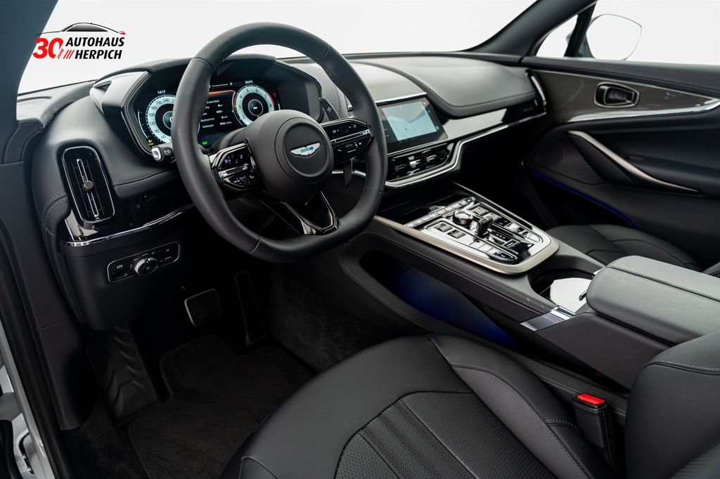 Aston Martin DBX 2025