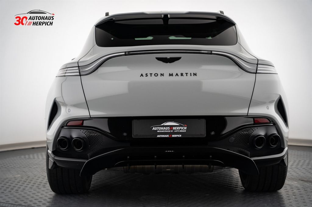 Aston Martin DBX 2025